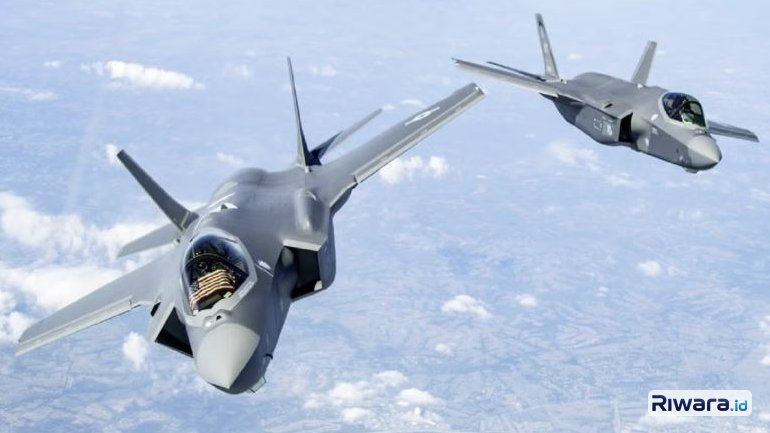 Dua pesawat tempur F-35 Lightning II milik Amerika Serikat